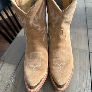 Women’s Idyllwind Wheels cowboy boot, size 8.